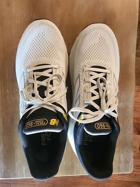 New Balance Fresh Foam 860 White & Black Running Shoes